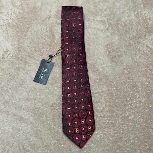 Tie NWT - Picture 1 of 3